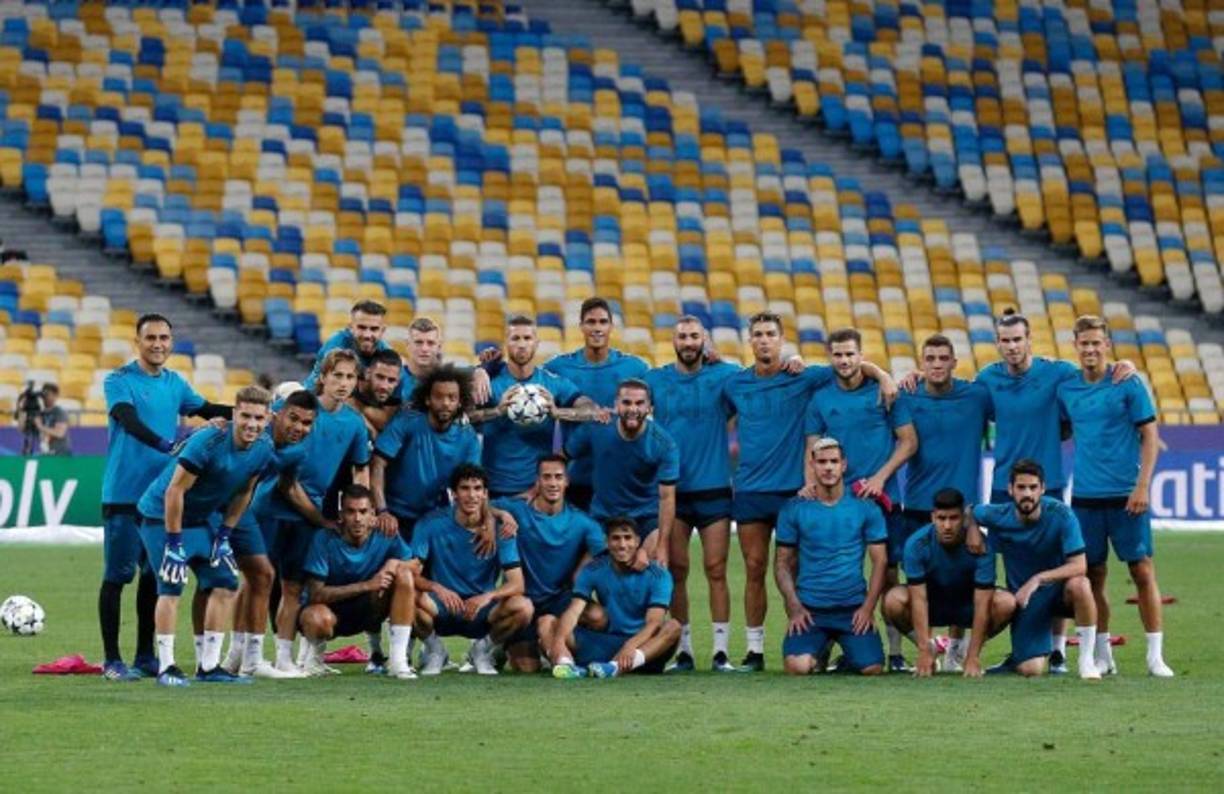 En España el diario Marca demuestra que en las dos últimas finales de Champions League que ha disputado (y ganado) el Real Madrid, el francés repitió la misma alineación que en el partido anterior de Liga Española de la misma temporada.