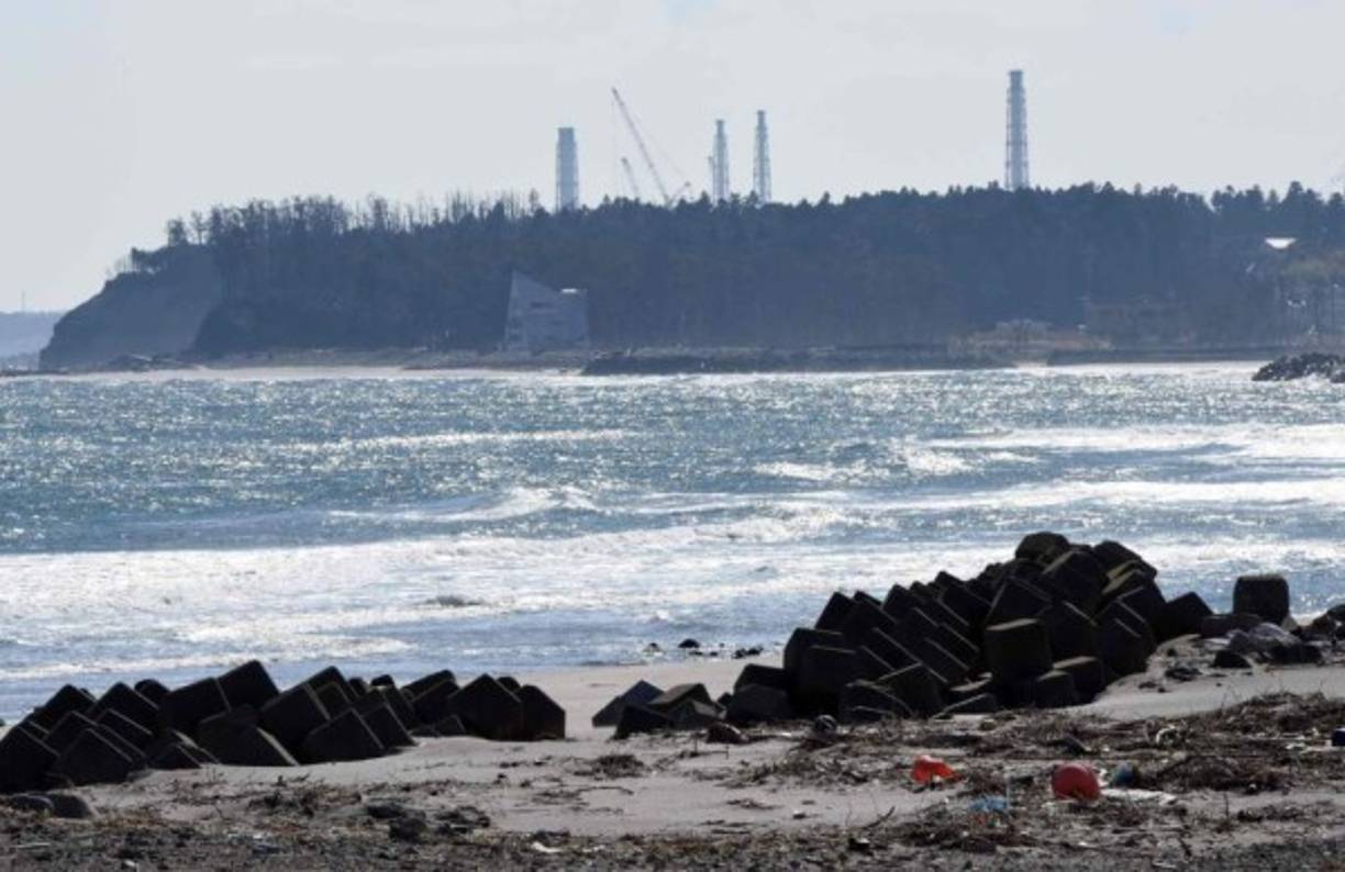 Japón respira aliviado hoy tras el fuerte terremoto y el tsunami que afectaron a la misma zona del país castigada por la catástrofe que en 2011 dañó la central nuclear de Fukushima, sin que en esta ocasión haya habido daños ni incidentes destacables.