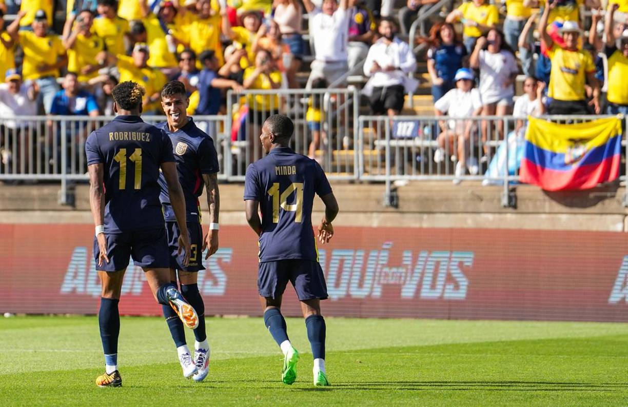 Piero Hincapié festeja el gol que le dio el triunfo a Ecuador contra Honduras en el último minuto.