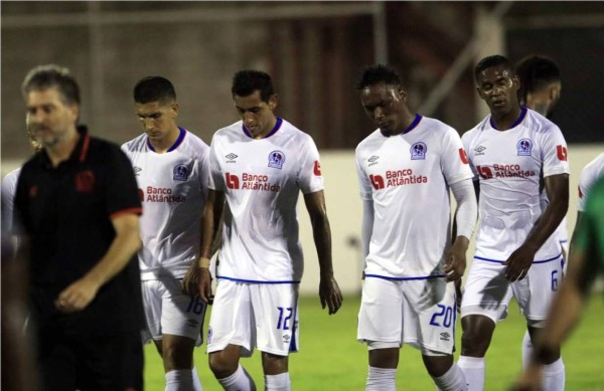 Los jugadores del Olimpia salieron cabizbajos del estadio Carlos Miranda de Comayagua por la derrota ante Platense.