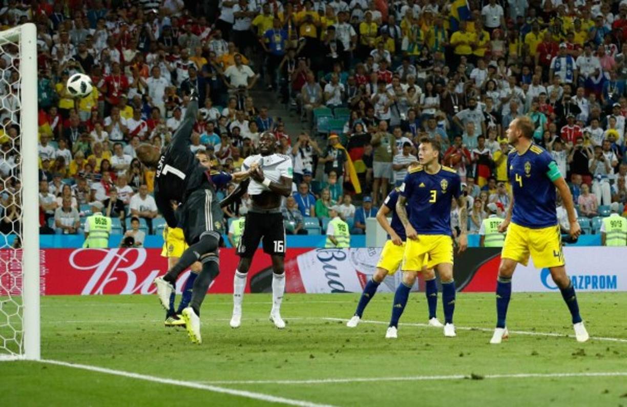 El volante del Real Madrid clavó el balón en un ángulo del portero sueco cuando el vibrante partido disputado en Sochi se encaminaba hacia un empate que dejaba a Alemania al borde del abismo.