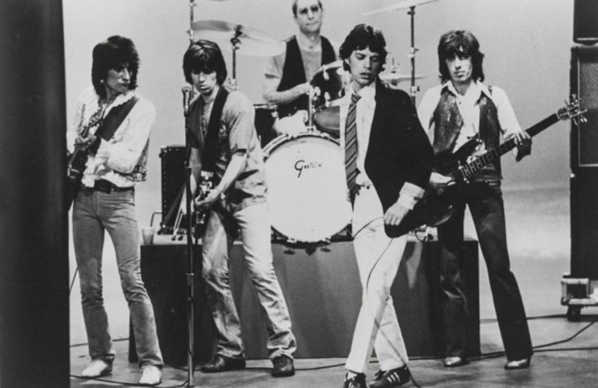 Jagger, el hijo de un profesor de educación física y una madre australiana, nacido en las afueras de Londres en pleno bombardeo en 1943, sigue de gira con los Rolling Stones y aún muestra la energía desenfrenada de sus inicios.