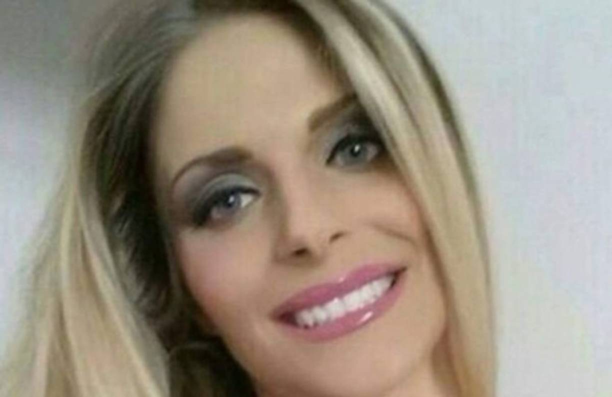 Rubia, alta, voluptuosa, casi una amazona italiana que parece tener más poder de gol que el mismísimo equipo de Antonio Conte.