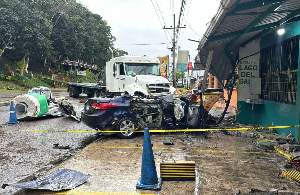 Un brutal accidente ocurrido en la madrugada de este sábado 16 de noviembre cobró la vida de una persona en la carretera CA-5, a inmediaciones del Lago de Yojoa. 