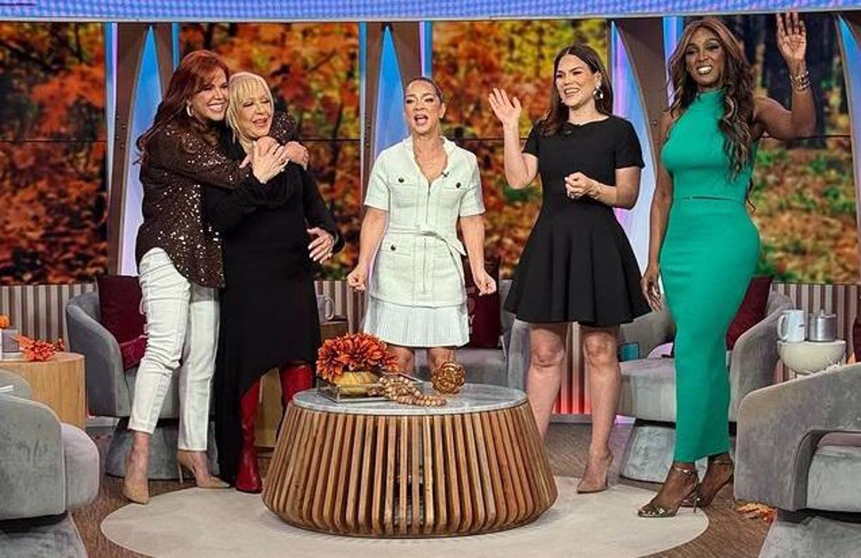 María Celeste se unió a la cantante dominicana, personalidad de televisión y psicóloga clínica, sexóloga y terapeuta Nancy Álvarez, la actriz y conductora Adamari López, a la presentadora y comunicadora Karina Banda y a la cantante, actriz, bailarina y conductora, Amara la Negra.