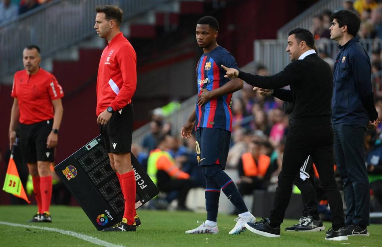 Ansu Fati estaría dejando las filas del FC Barcelona. Inclusive su representante Jorge Mendes se encuentra en España negociando un posible traspaso del jugador rumbo a otro club.