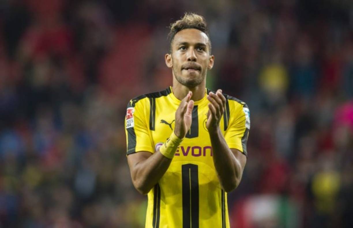 El delantero Aubameyang estaría cerca de fichar por el PSG.