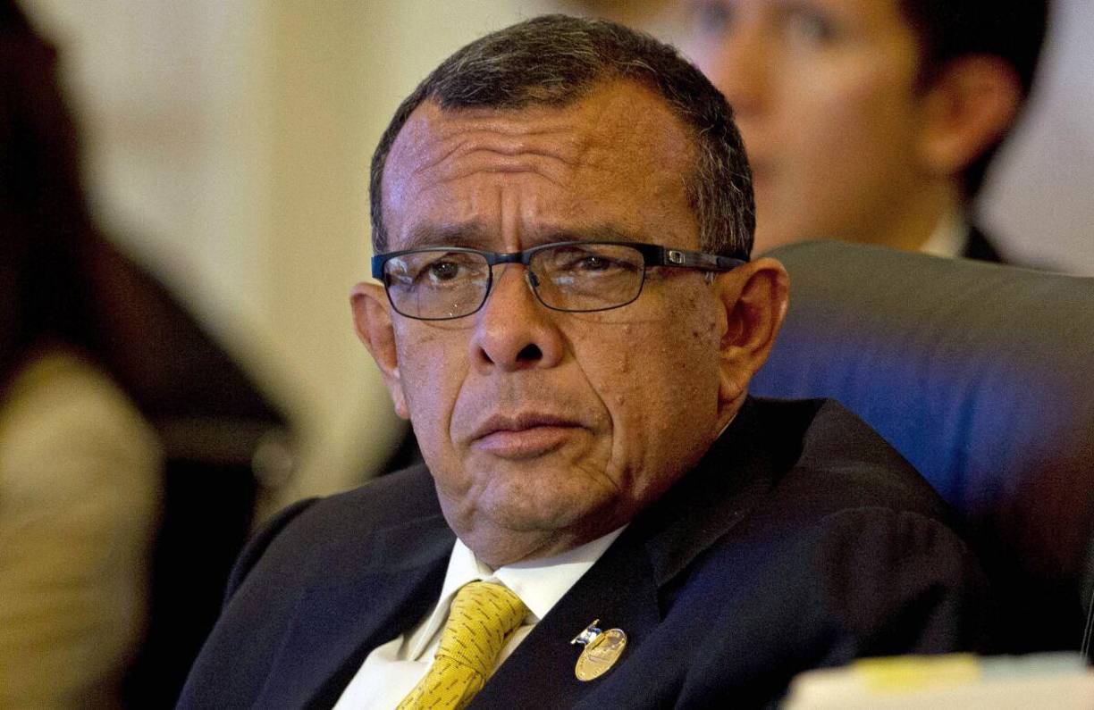 Porfirio Lobo Sosa, expresidente de Honduras (2010-2014) fue incluido en la Lista Engel de Estados Unidos, en la que señala a políticos de Honduras, El Salvador y Guatemala como “actores corruptos”. Entonces, su visa fue revocada. 