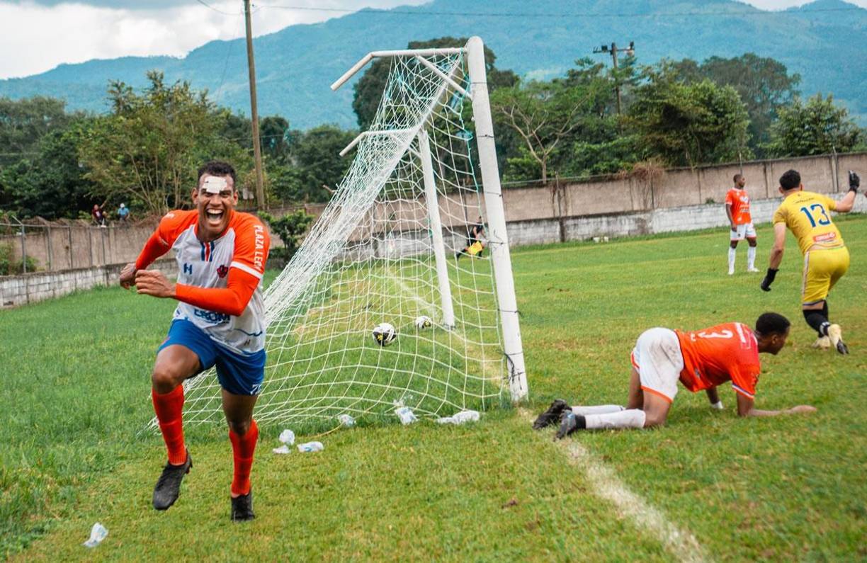 Las críticas llegaron para Bryan Ramos por la forma en la que se dieron los goles de la remontada del Olimpia Occidental.