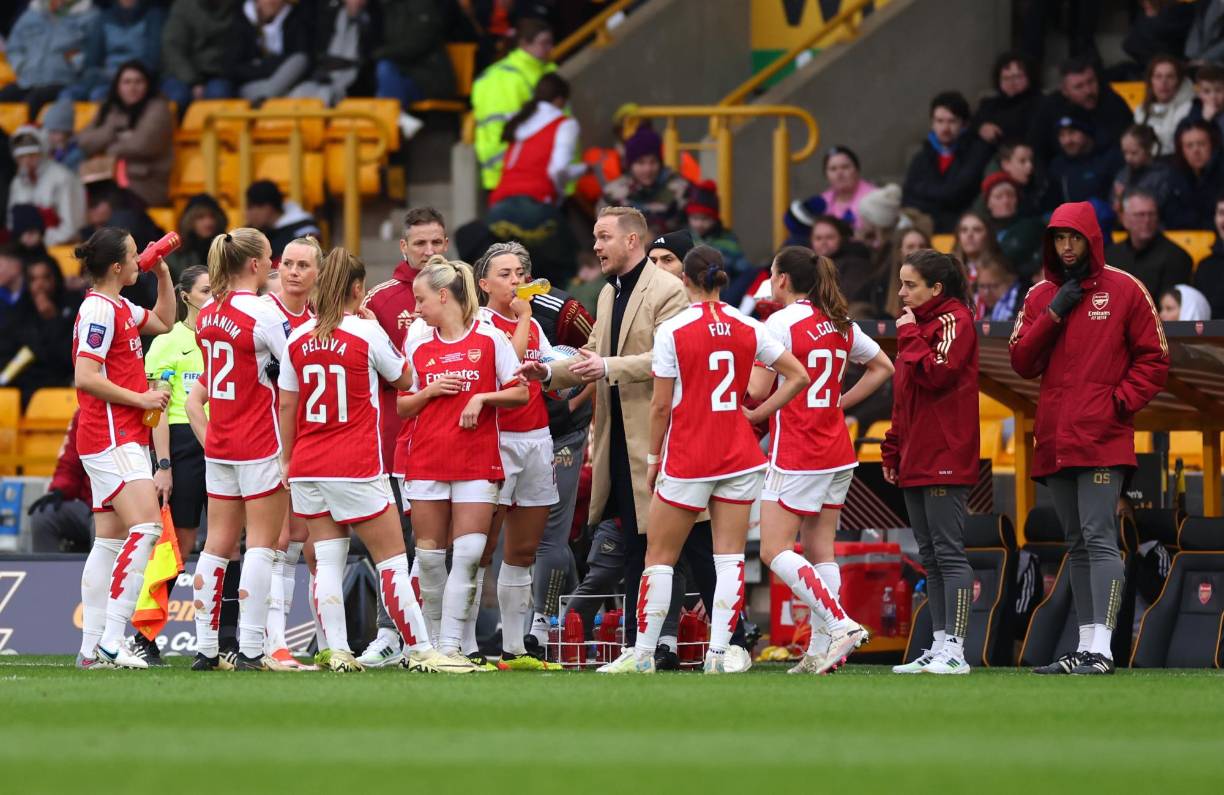 El partido estuvo interrumpido varios minutos para permitir la intervención de los servicios de emergencia.