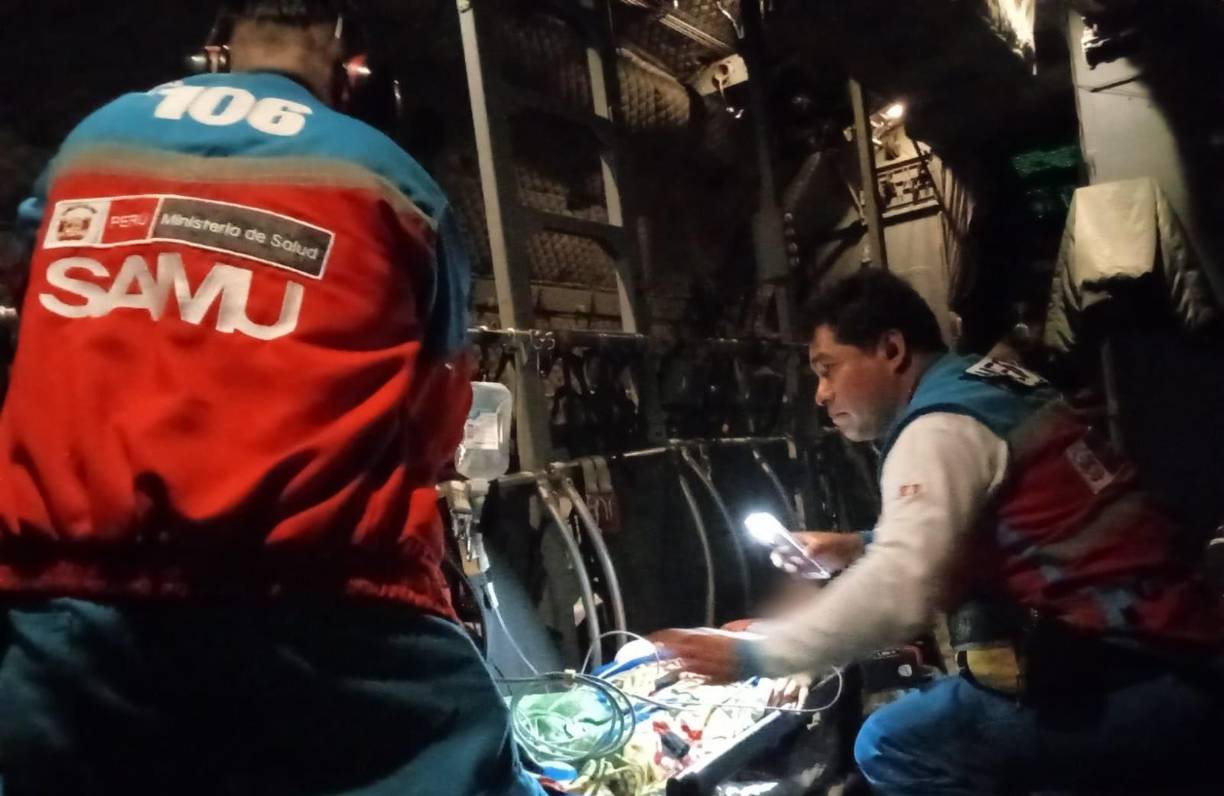 Un vuelo humanitario llegó el domingo abordo del avión Spartan con familiares de los escolares heridos y fallecidos, tal y como dispuso el Ministerio del Interior.