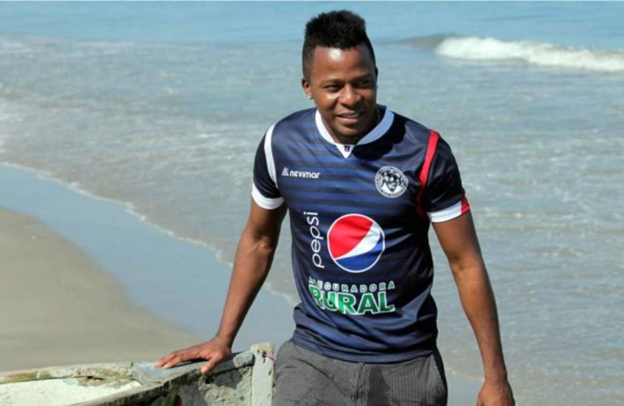 El futuro de Marvin Chávez sigue estando en el aire y se menciona que podría volver al fútbol de Honduras, donde el Olimpia habría mostrado interés en el catracho. Tiene ofertas de clubes de la NASL de Estados Unidos.