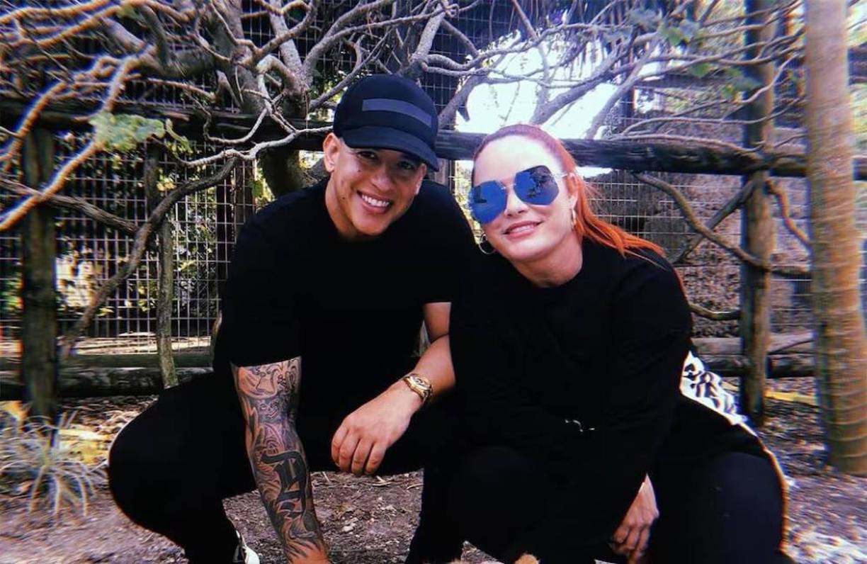 Continuamos con <b>Daddy Yankee</b> y <b>Mireddys González</b>, que después de varios meses de especulación de divorcio, el 2 de diciembre de 2024 confirmaron a través de un comunicado que, su relación de más de dos décadas había llegado a su fin. De hecho, la noticia causó gran impacto, debido a que siempre fueron considerados una de las parejas más sólidas del mundo del reggaetón.