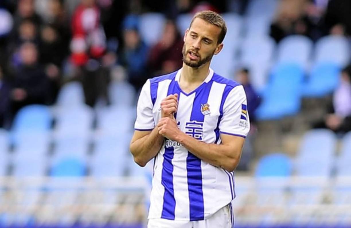 Sergio Canales ha pasado el reconocimiento médico con el Betis. Según Estadio Deportivo, el centrocampìsta español tiene todo arreglado con el que será su club el año que viene.