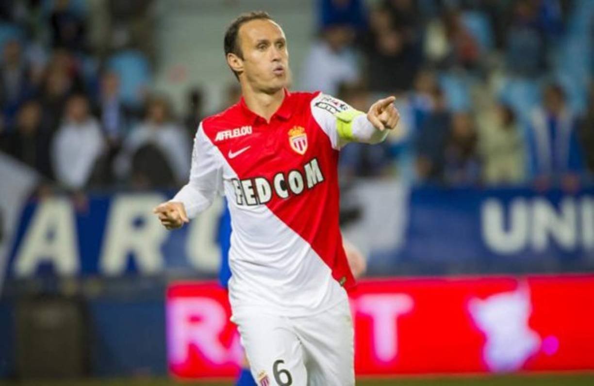 TURIN, ITALY - DECEMBER 23: Kevin Strootman of AS Roma during the serie A match between Juventus and AS Roma on December 23, 2017 in Turin, Italy. (Photo by Gabriele Maltinti/Getty Images)