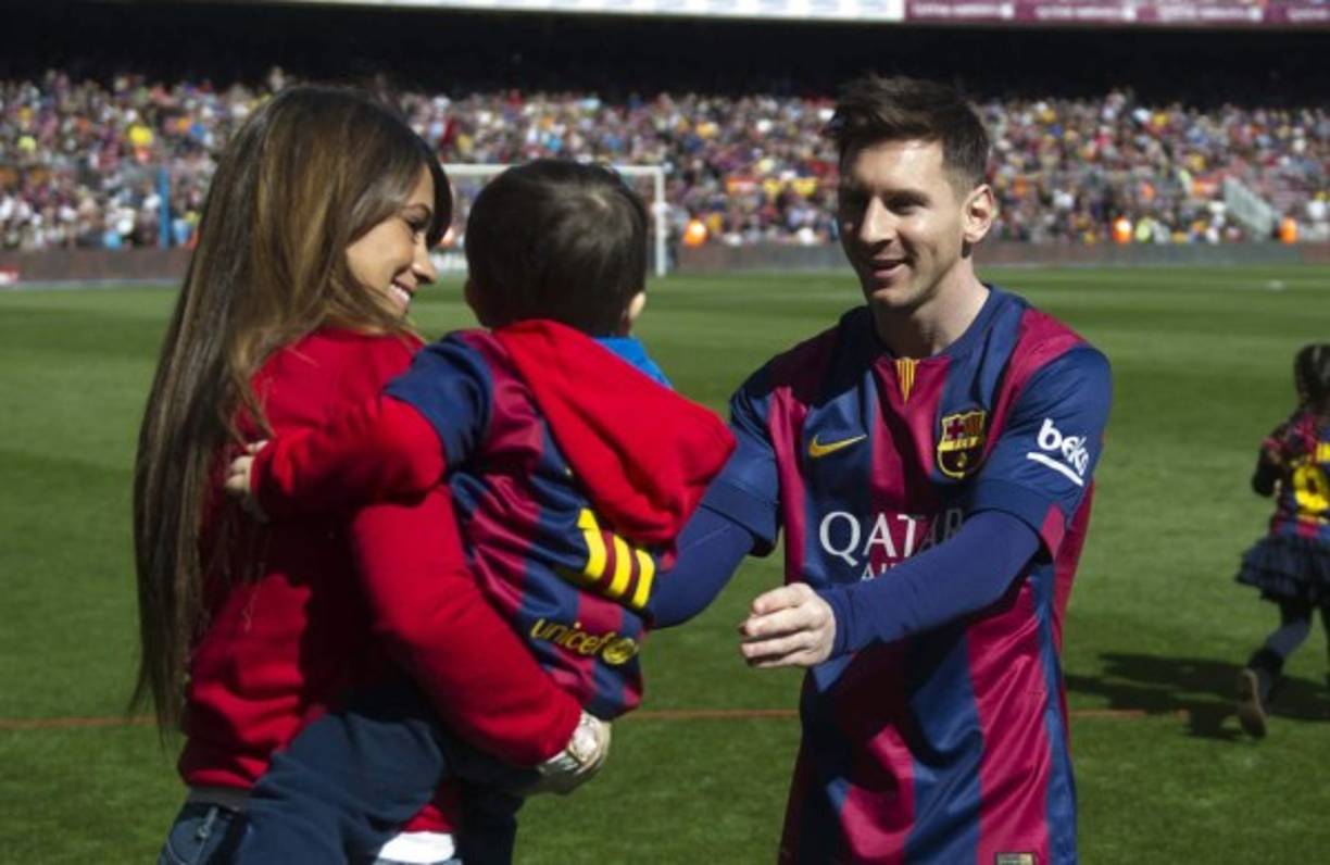 Antonella Rocuzzo es la esposa de Lionel Messi. Cuentan con dos hijos y es una bella madre.