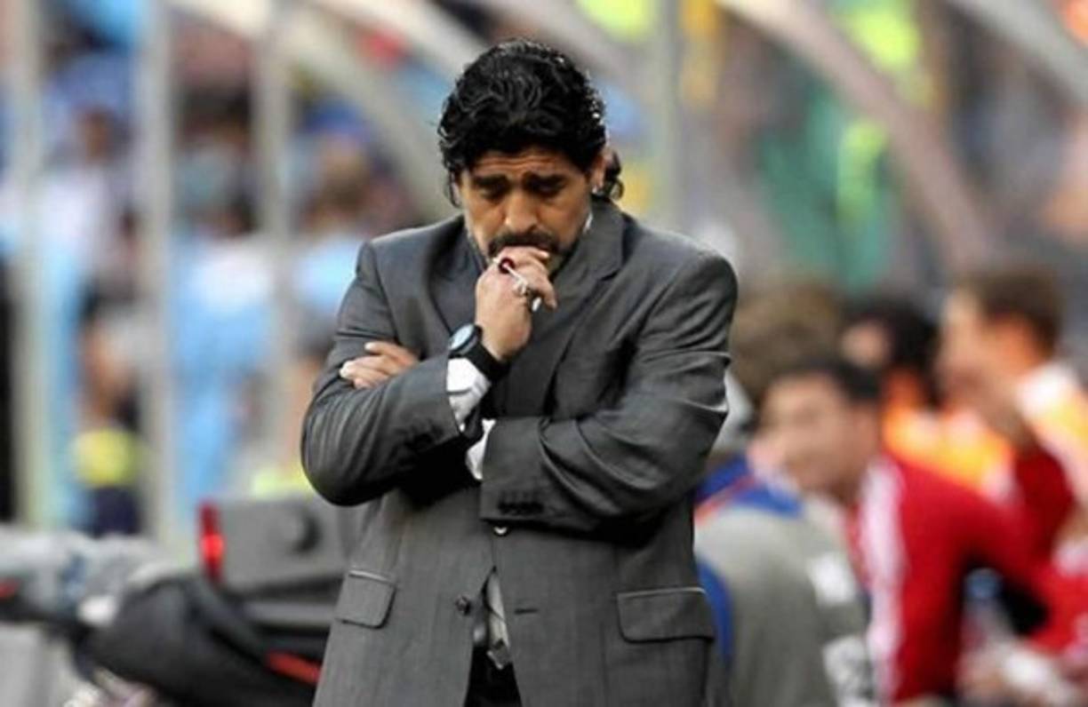 Maradona como DT de la albiceleste en el Mundial del 2010 no pudo lograr los resultados deseados.