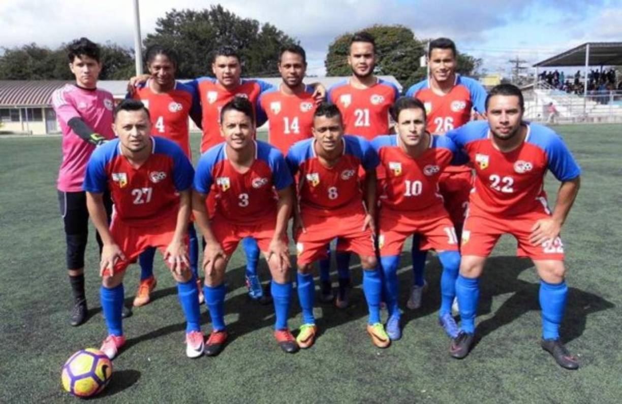 Hoy Ángel Castro (camiseta 3) es nuevo refuerzo del Gimnástico de la segunda división.