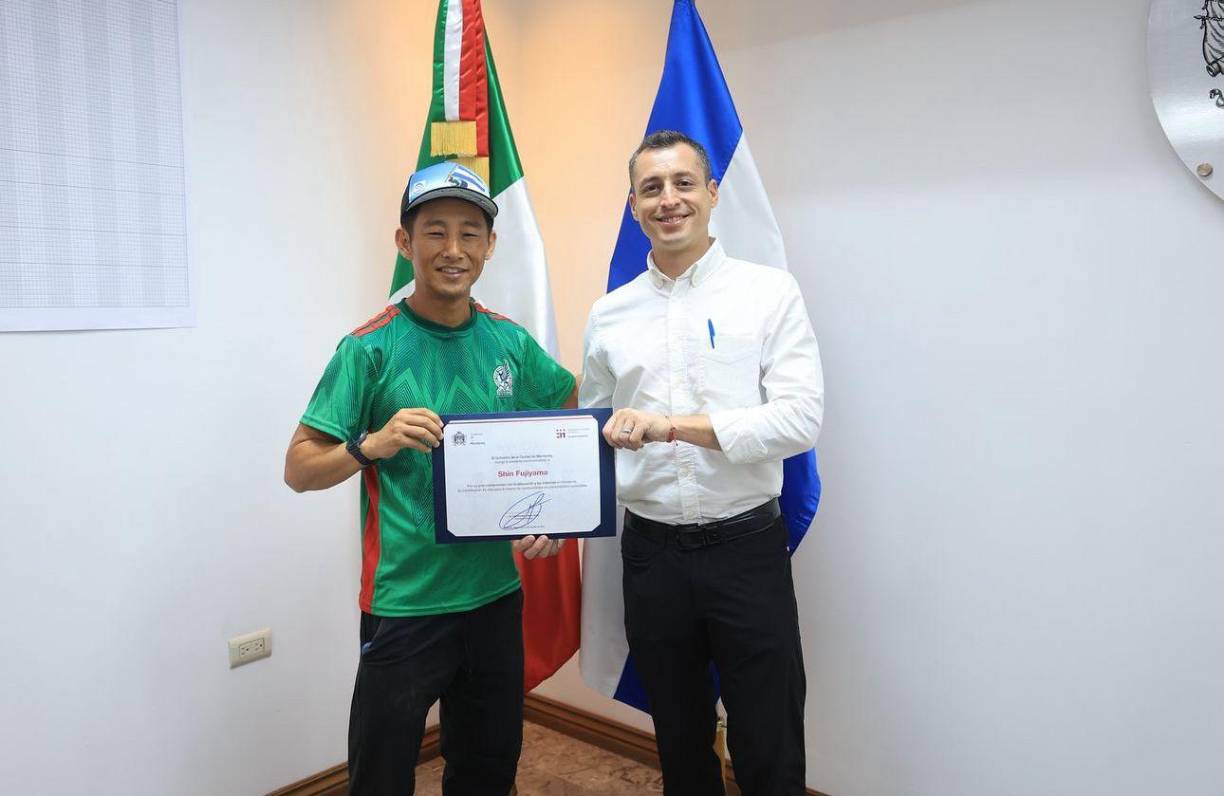 En su cuenta de instagram, Fujiyama publicó un reconocimiento otorgado por el alcalde de Monterrey pos su labor altruista.