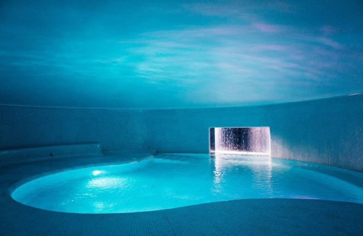 Malca, de origen colombiano igual que Escobar, encontró la propiedad mientras visitaba la península del Yucatán, cerca de las ruinas mayas de Tulum, y se sorprendió de que ninguna empresa multinacional hubiese mostrado interés en adquirir la mansión de vacaciones de Escobar.