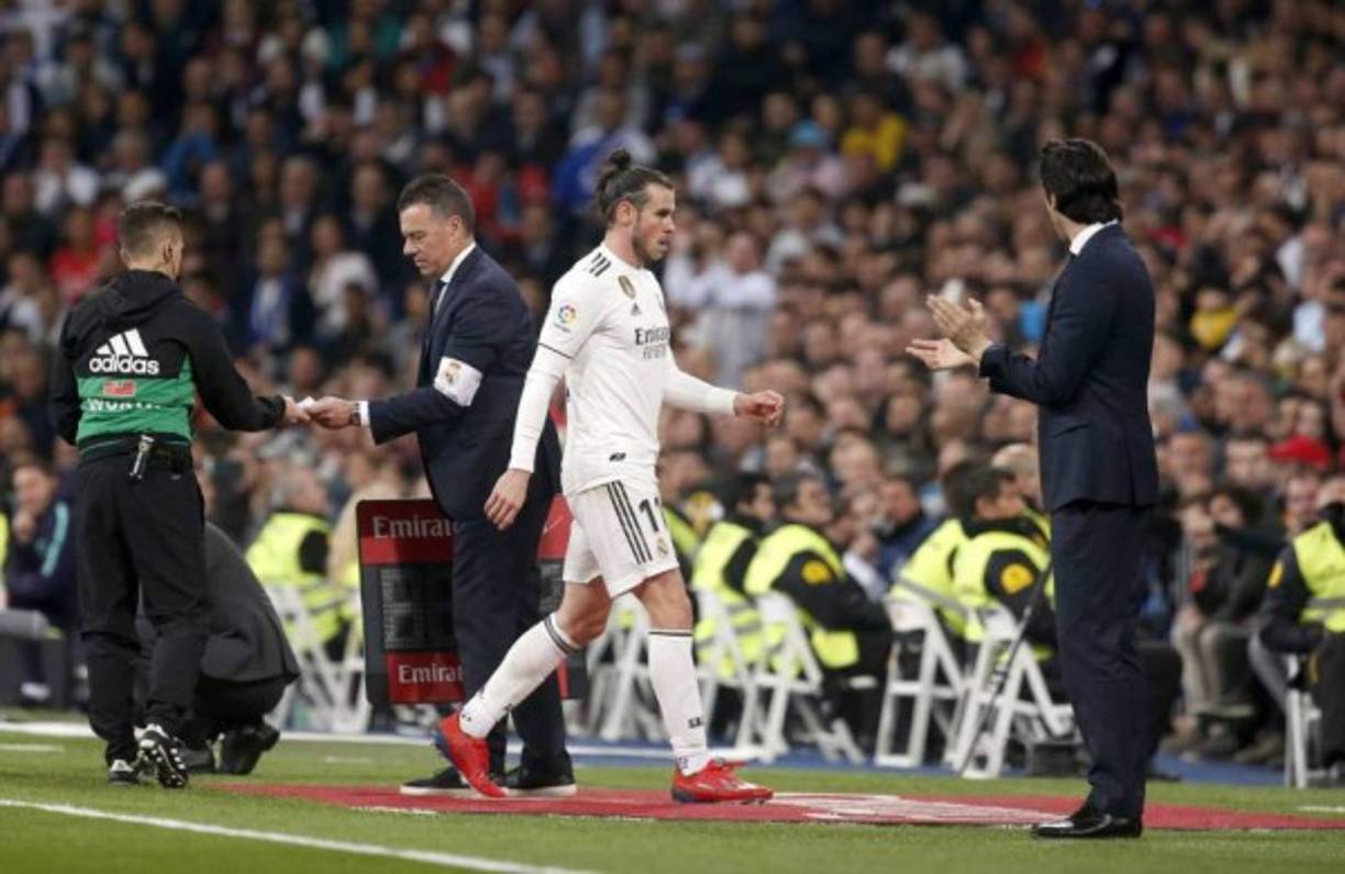 Solari sustituyó en el minuto 61 a Gareth Bale, que tras saludar a su recambio, Marco Asensio, se iba directo al banquillo. El Bernabéu había despedido al galés con una pitada de indignación a la que sólo encontró consuelo en su técnico, el único que le aplaudió. Foto Diario AS