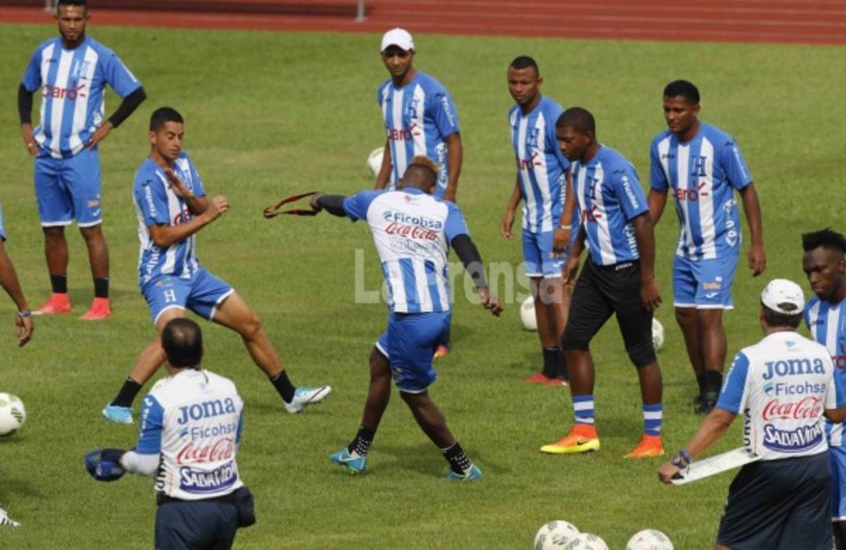 Brazil's forward Neymar gestures as he lies on the ground during a training session at Yug Sport Stadium, in Sochi, on July 4, 2018, during the Russia 2018 World Cup football tournament. / AFP PHOTO / NELSON ALMEIDA