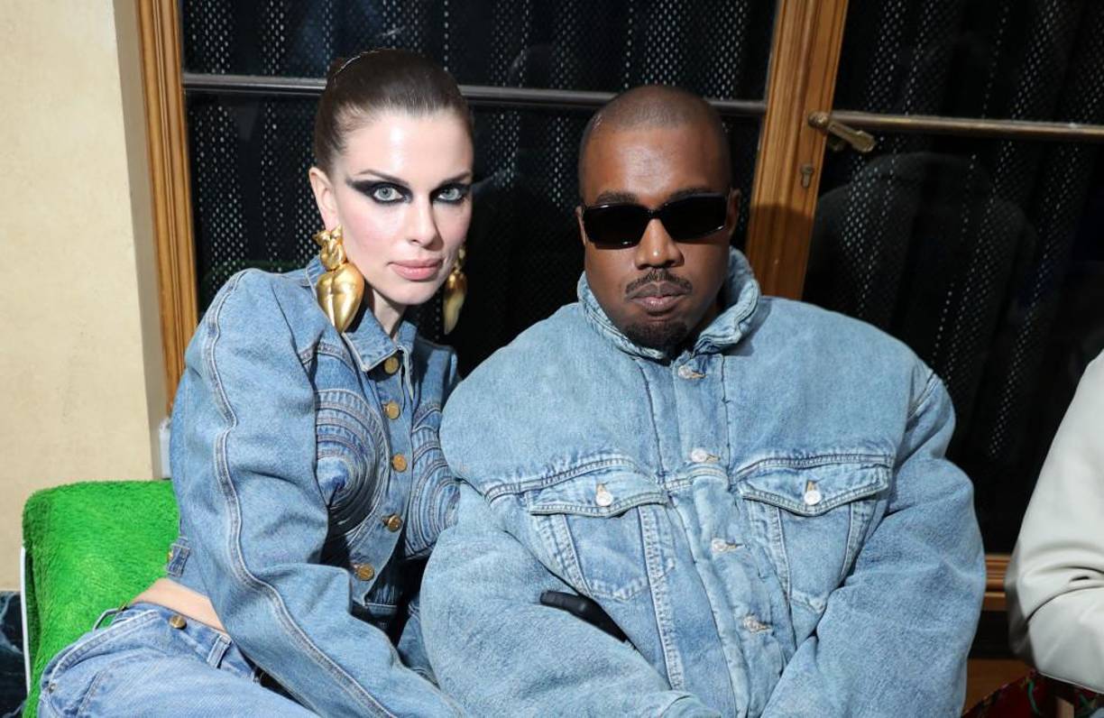 Desde que Kanye West comenzó a salir con la actriz Julia Fox, se rumoreó que el rapero intentaba dar “celos” a su esposa Kim Kardashian, de la que está separado. Ahora, la estrella de ‘Uncut Gems’ dio validez a esa afirmación.