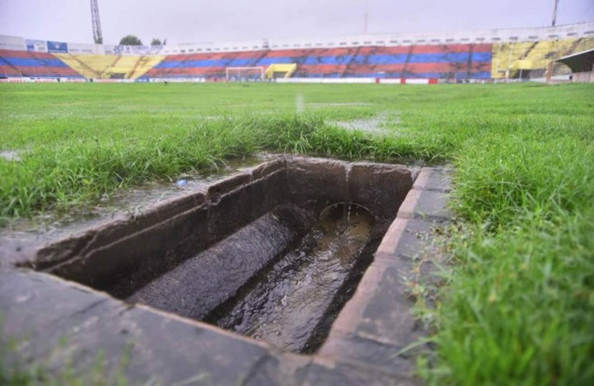 Fuertes lluvias han azotado Honduras y el fútbol se ha visto afectado también.