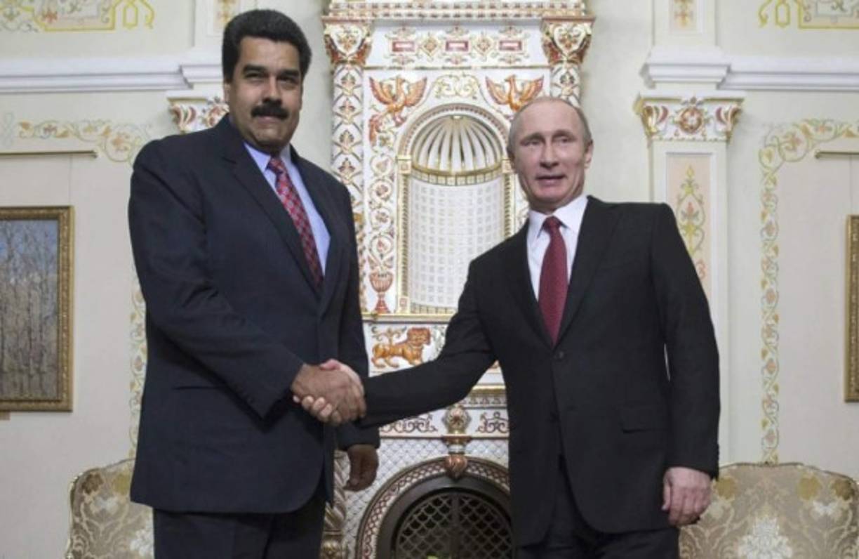 El presidente ruso, Vladímir Putin, fue uno de los primeros en felicitar a Maduro, por su reelección y le expresó su disposición a seguir impulsando la cooperación entre los dos países.<br/><br/>Putin 'se mostró convencido de que la actividad del presidente Maduro al frente del Estado permitirá garantizar el desarrollo de las relaciones de asociación estratégica que existen entre los dos países', según un comunicado en la página web del Kremlin.