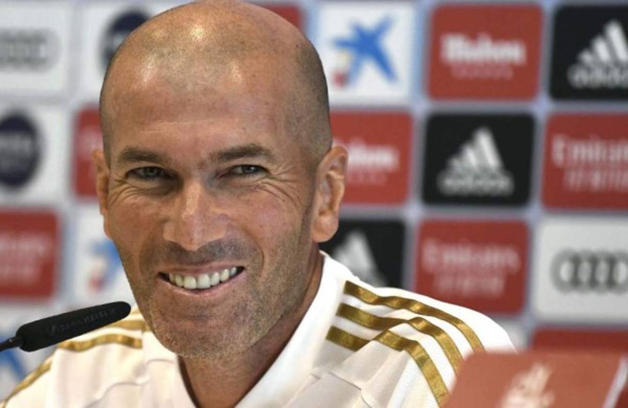 'Veremos que pasa el lunes. Hasta las 12 de la noche puede pasar de todo. Una bomba, dos bombas', ha dicho Zidane en rueda de prensa por lo que posiblemente en Real Madrid están negociando con los jugadores que a continuación te detallamos.