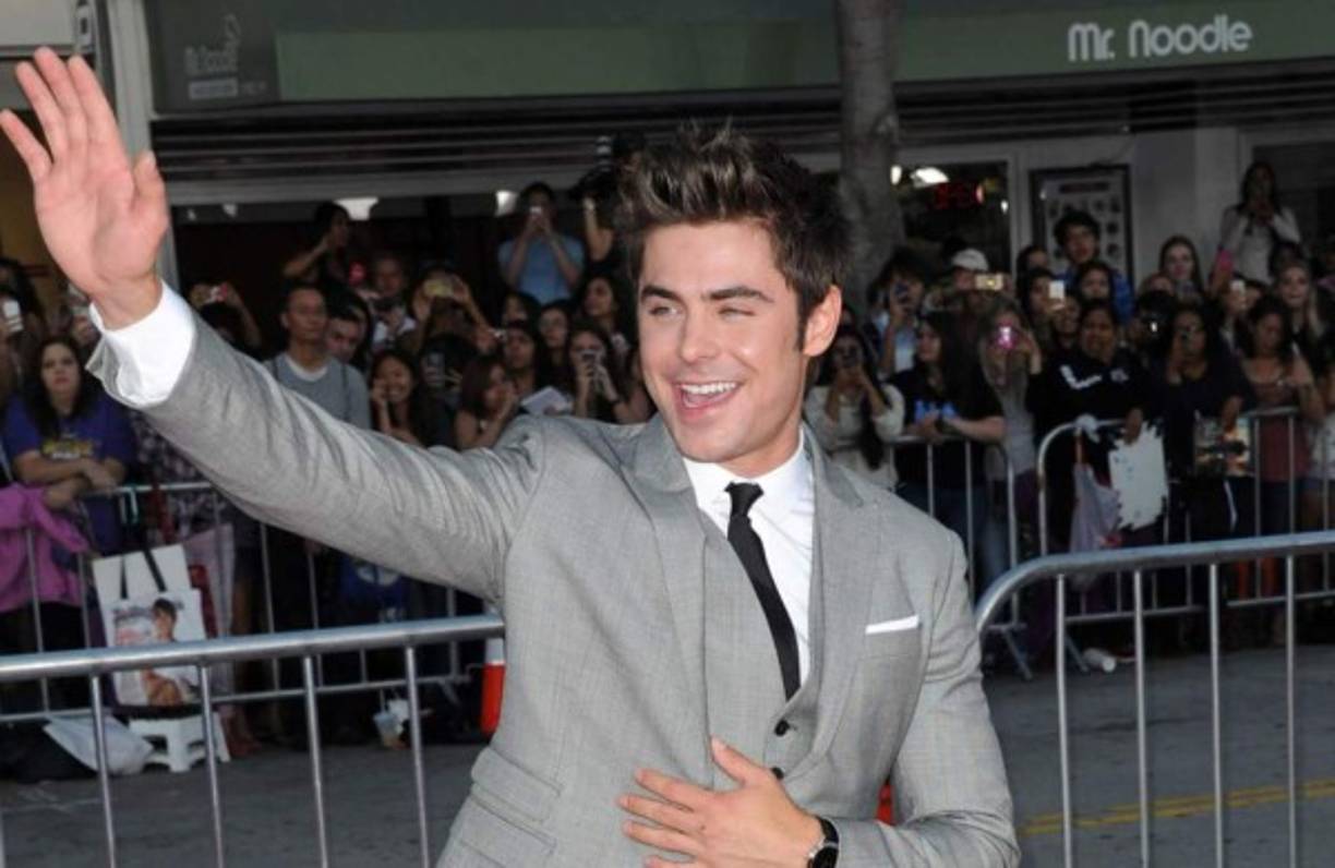 Zac Efron es otro de los famosos que ha tenido que enfrentar su adicción hacia las drogas y el alcohol. El actor estuvo en rehabilitación en 2013 por su adicción a la cocaína, tras varios meses de tratamiento se dice que el actor logró rehabilitarse por completo.