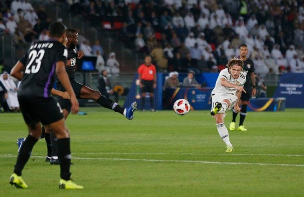 Luka Modric abrió el camino de la victoria con este golazo de zurda.