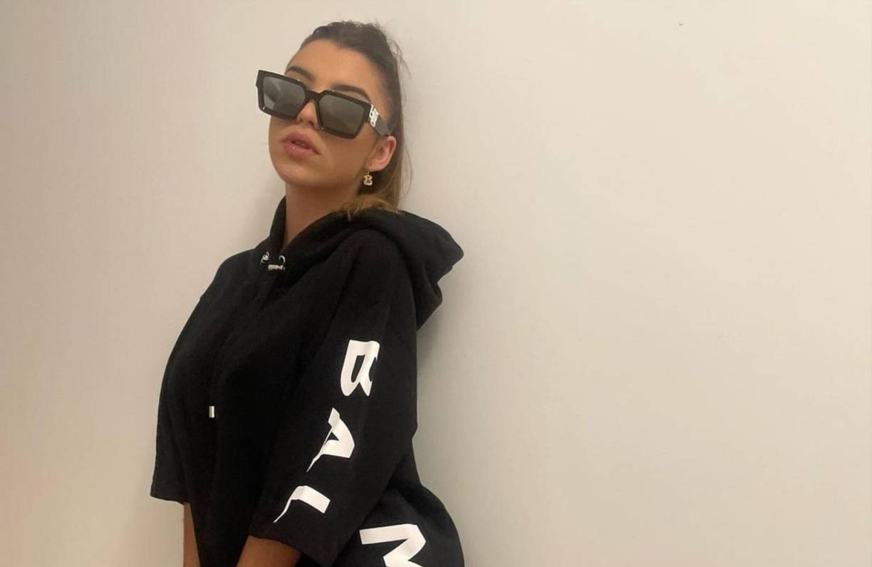 Escándalo. Prensa española revela que una influencer pasó tres noches encerrada en un hotel con un joven futbolista del FC Barcelona.