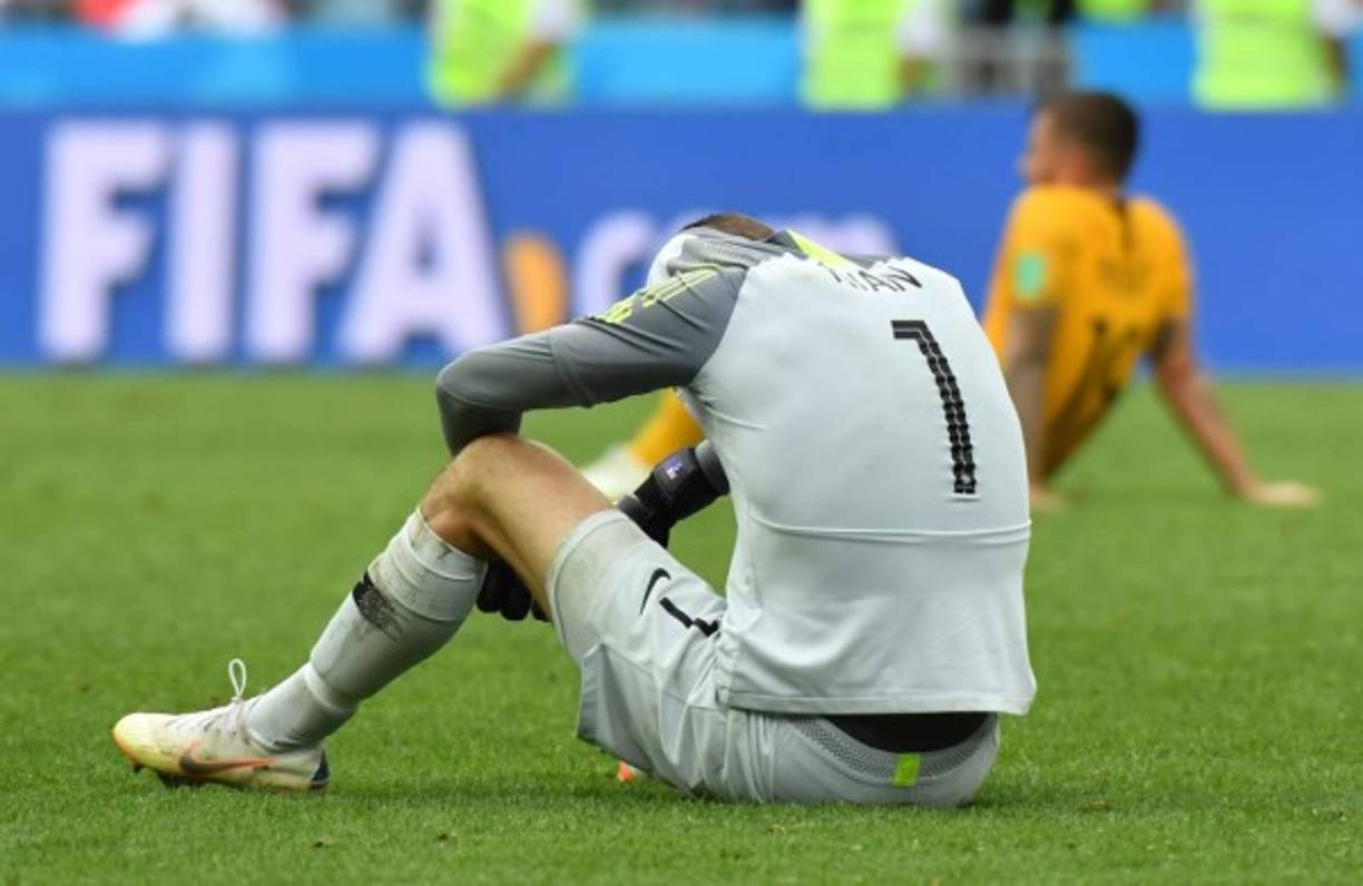 El portero australiano Mathew Ryan terminó llorando al final del partido contra Perú. Foto AFP