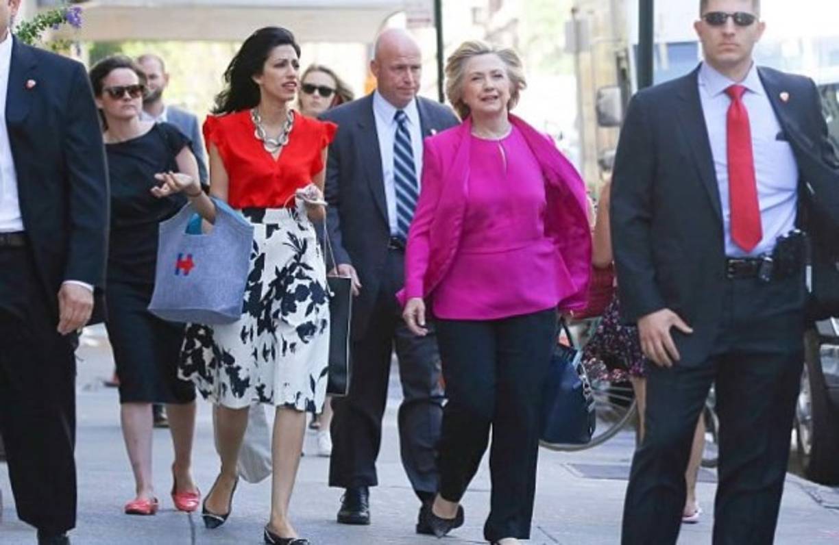 El Buró Federal de Investigaciones (FBI) dio la sorpresa el viernes cuando anunció la apertura de una nueva investigación relacionada con los polémicos correos electrónicos de Hillary Clinton a raíz de otras pesquisas, iniciadas en octubre y vinculadas con el computador portátil de Weiner.