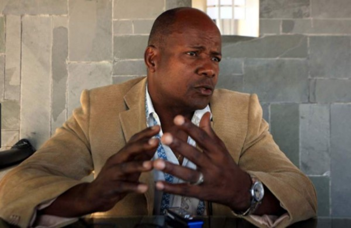 Gilberto Yearwood, un exfutbolista Hondureño, que participó con los clubes: Elche CF, Real Valladolid, Celta de Vigo, Real Club Deportivo España, Club Deportivo Olimpia entre otros. Incursionó en la política sin tener mucho éxito.