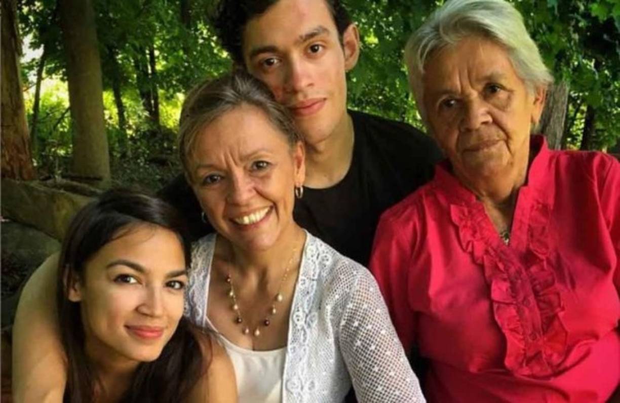 La congresista de origen puertorriqueño fue elegida por el distrito número 14 de la ciudad de Nueva York, que engloba a algunas áreas de los populares barrios del Bronx y Queens, entre los más pobres de la ciudad.