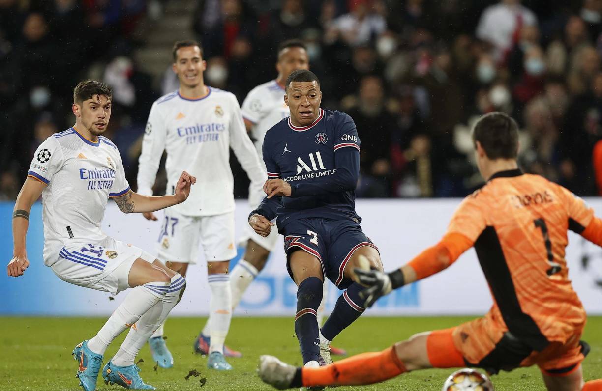 Y cuando parecía que el juego finalizaría empatado se hizo presente con su magia Kylian Mbappé. El crack francés anotó a los 94 minutos el gol de la victoria del PSG.