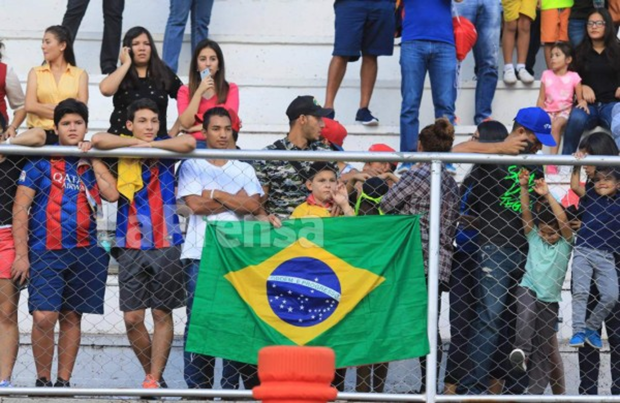 La tarde se convirtió en una fiesta total para todos los aficionados que soñaron conocer al astro del fútbol mundial.