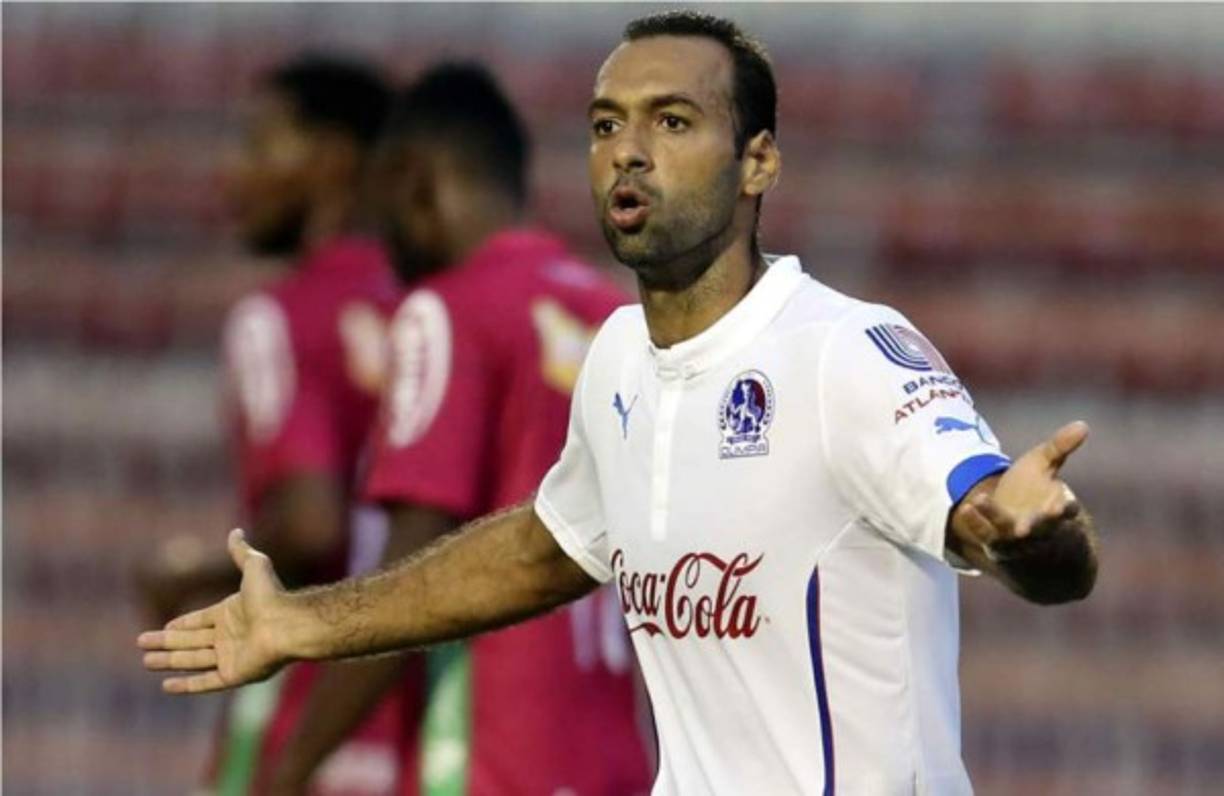 Fabio de Souza: El defensor brasileño puede volver a Honduras luego de que el Olimpia le dio de baja. En el Olancho FC de la segunda división lo quieren.