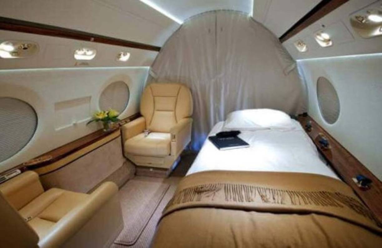 La aeronave cuenta con 16 asientos ejecutivos que pueden transformarse en ocho camas.