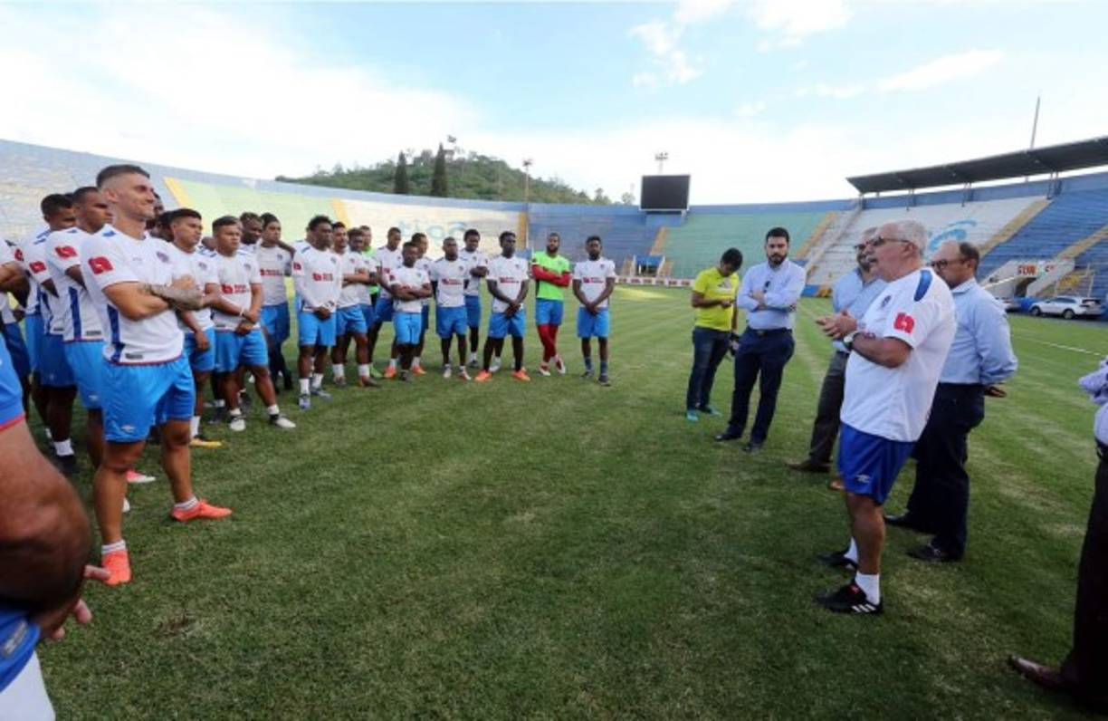 Luego Keosseián tomó la palabra para dirigirse por primera vez a sus jugadores en el Olimpia.