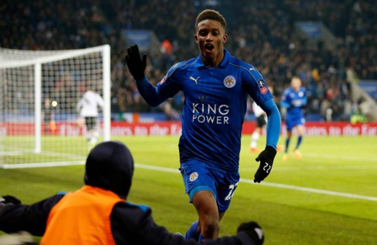 Demarai Gray: El joven delantero del Leicester de 20 años de edad parece estar en la órbita de los grandes clubes de Inglaterra. Según informa el diario 'The Sun', equipos como el Liverpool, Everton y Tottenham anhelan fichar a este joven.