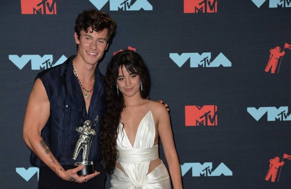 De acuerdo con Shawn, él gritó '¡El yogur!' a Camila luego de que la cantante lo dejara afuera del refrigerador. Pero tras su reacción, Camila le preguntó por qué gritaba a lo que él se puso a la defensiva, diciendo que no había alzado la voz.