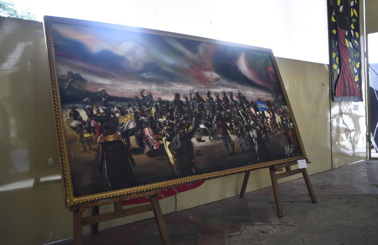 Una de las pinturas más grandes de la exposición individual es esta. 