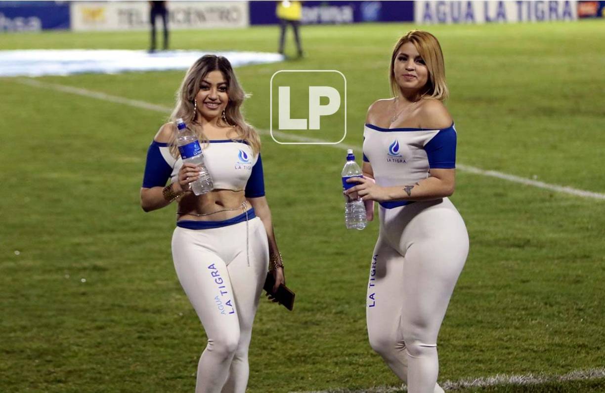 Las guapas edecanes en el partido Motagua-UPNFM.