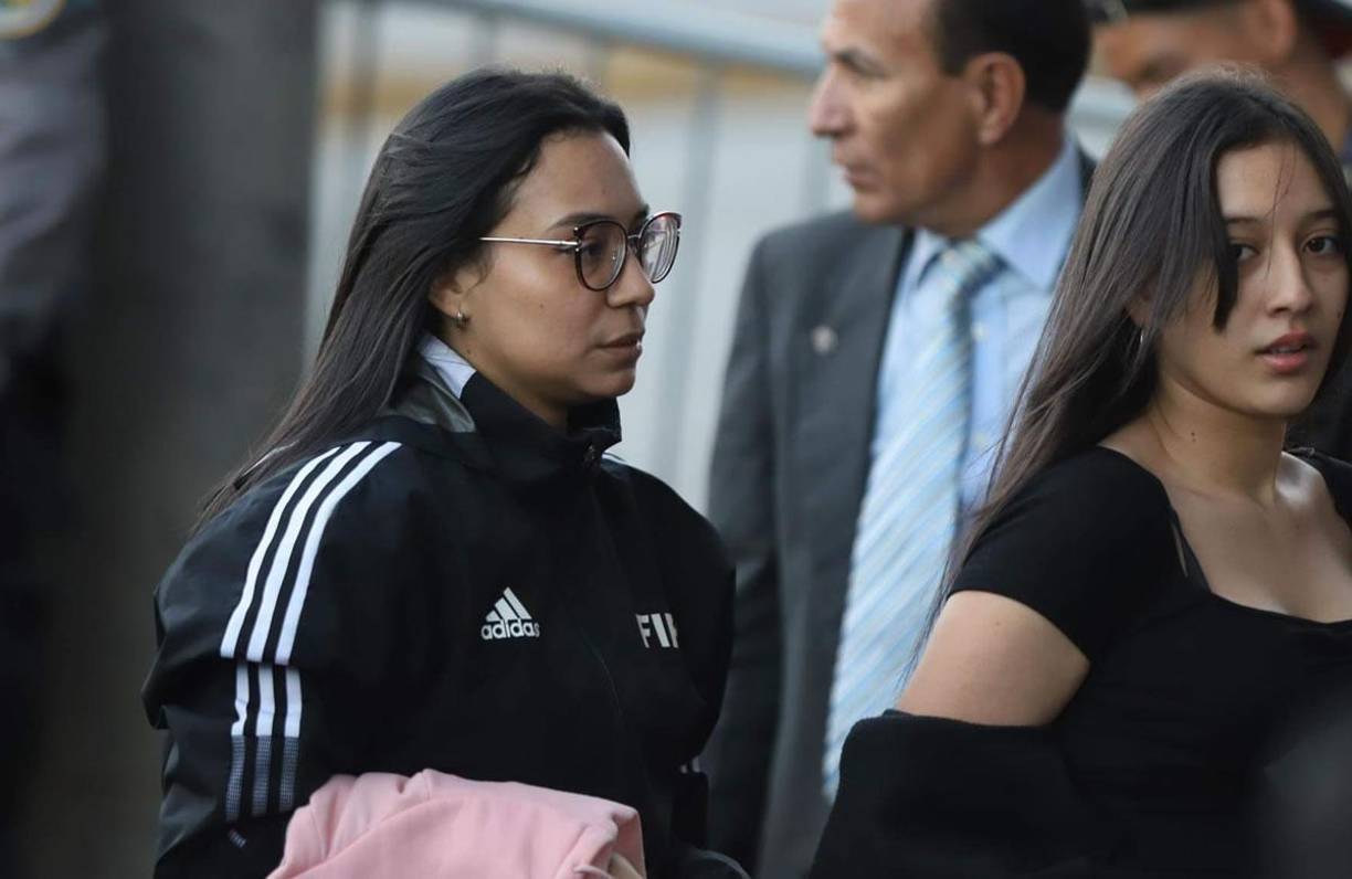 Bellas aficionadas llegaron al estadio Nacional Chelato Uclés para ver la Gran Final Olimpia-Motagua.