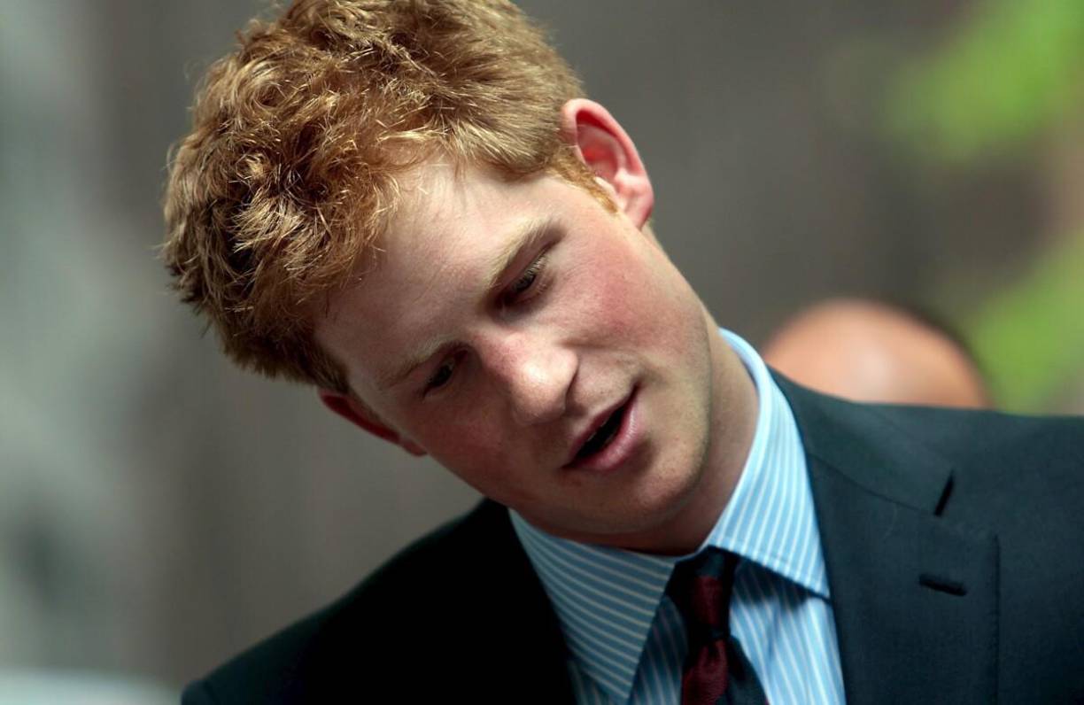 Sasha explicó que el Príncipe Harry y su hermano mayor, el Príncipe William, habían formado un grupo de 80 personas que se unieron por su amor por los caballos y recordaron cómo la realeza no se vio afectada por su estatus.