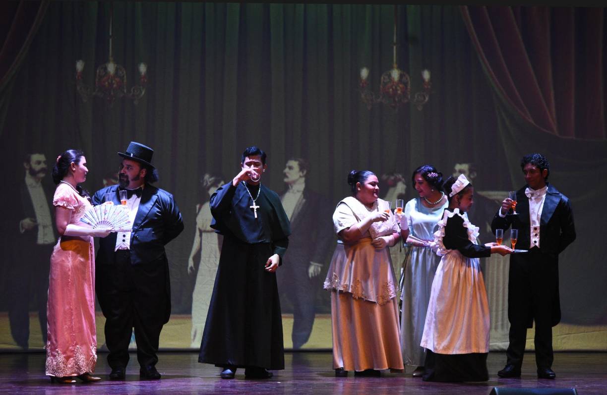 El reparto de siete actrices y siete actores se lució con increíbles interpretaciones de la novela de Lucila Gamero de Medina. 