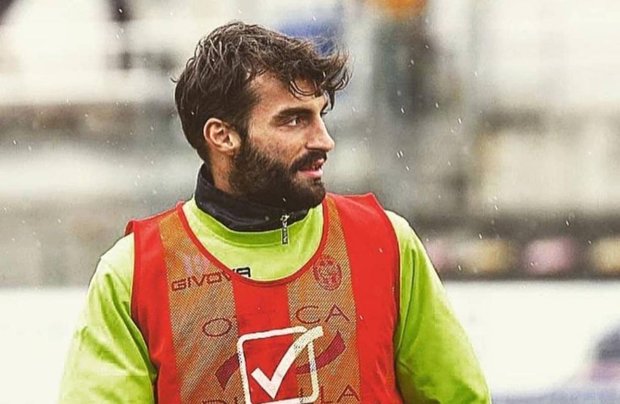 Horror y conmoción en Italia. Un futbolista italiano ha sido detenido luego que se la acusa de haber asesinado a su novia. 